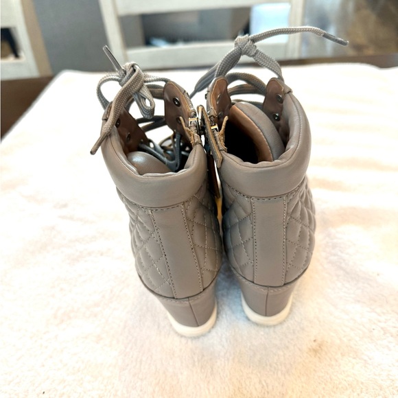 L. Paulo Quilted High-Top Wedge Sneakers - Gray - Size 8 - Picture 4 of 5